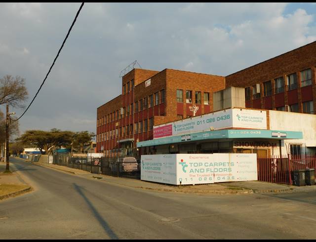 2,413M² BUILDING FOR SALE IN FONTAINEBLEAU